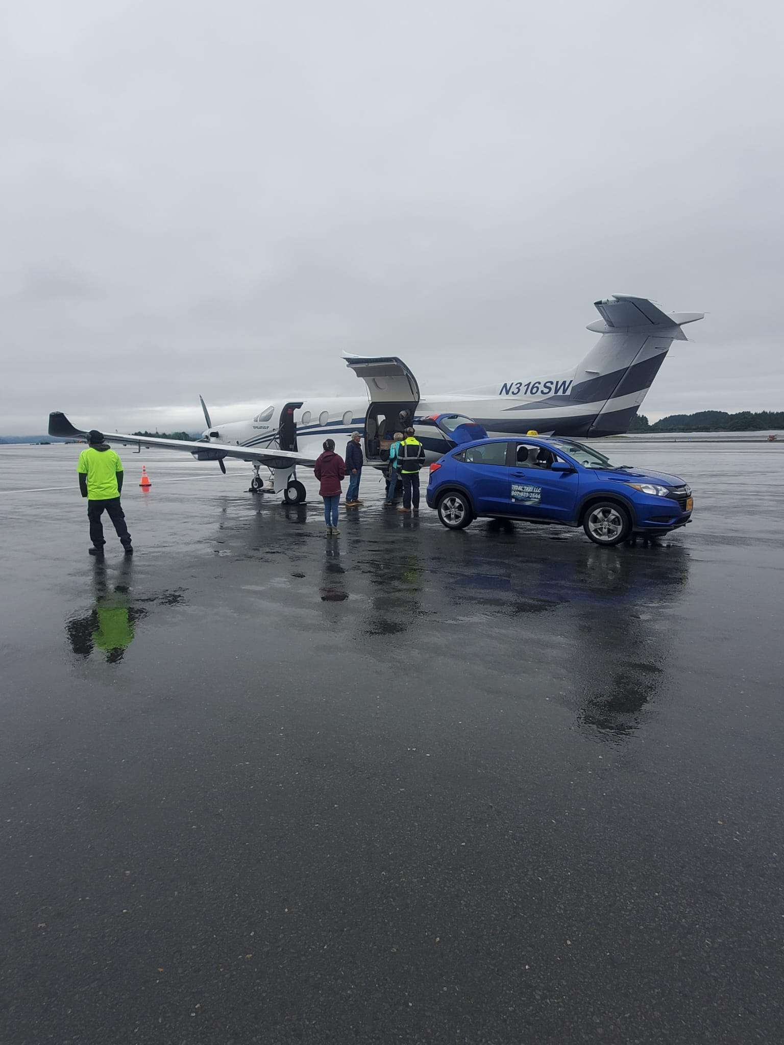 Tidal Taxi picking up passengers at Sitka airport